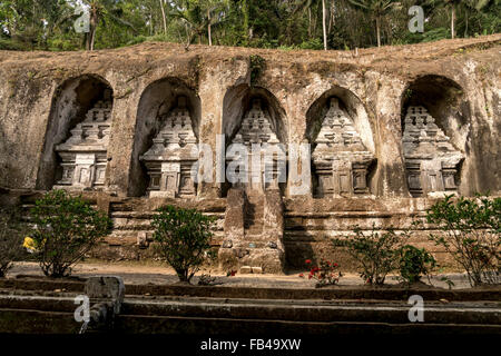 Rock-cut candi sanctuaires de Temple de Gunung Kawi, près de Tampaksiring Ubud, Bali, Indonésie Banque D'Images