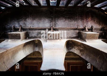 Mécanisme de ventilation et d'arches de l'arrière fenêtre en baie du Palau Guell de Gaudi à Barcelone Banque D'Images