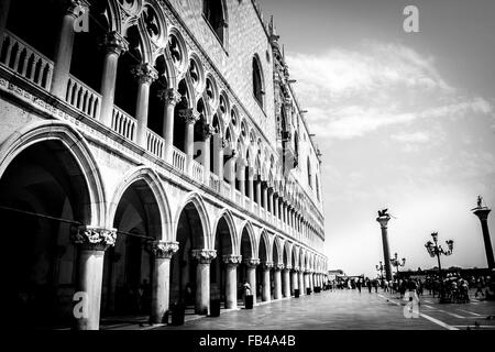 Esquive Palace en noir et blanc Venise Italie Banque D'Images