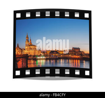 Vue sur l'Elbe à l'Opéra Semper et l'église de la Cour Catholique, Dresde, Saxe, Allemagne, Europe Banque D'Images