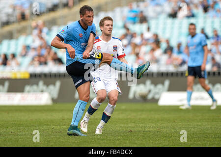 Du stade ANZ, Sydney, Australie. 09Th Jan, 2016. Hyundai A-League. Sydney et Newcastle. Avant de Sydney Filip Holosko voit son tir partir juste de large. © Plus Sport Action/Alamy Live News Banque D'Images
