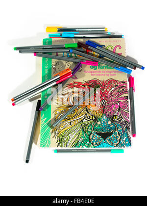 Dessin colorés et complexes pour les adultes est devenu tendance et est dit d'éliminer le stress, l'attention juste des mots clés Banque D'Images