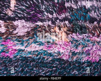Close up de détail d'une maison colorée fait des tapis de soie avec motif abstrait irrégulier Banque D'Images