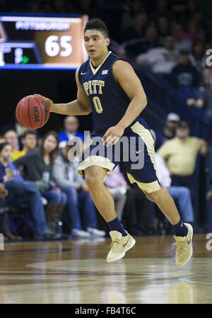 South Bend, Indiana, USA. 09Th Jan, 2016. Au cours de l'action de jeu de basket-ball de NCAA entre la Cathédrale Notre Dame Fighting Irish et le Pittsburgh Panthers à Purcell Pavilion à Joyce Center à South Bend, Indiana. Pittsburgh défait Notre Dame 86-82. John Mersits/CSM/Alamy Live News Banque D'Images