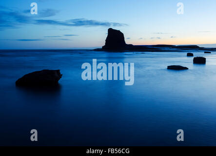 Saltwick au Nab Black Bay, près de Whitby, à l'aube Banque D'Images