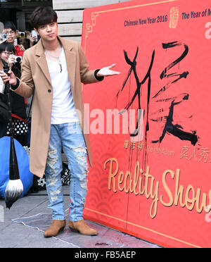 Taipei. 10 janvier, 2016. Singer Show Lo assiste à une séance d'autographes de son nouvel album 'Reality Show ?" à Taipei, Taiwan du sud-est de la Chine, 10 janvier 2016. © Xinhua/Alamy Live News Banque D'Images