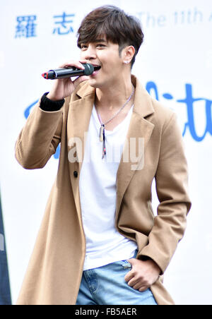 Taipei. 10 janvier, 2016. Singer Show Lo assiste à une séance d'autographes de son nouvel album 'Reality Show ?" à Taipei, Taiwan du sud-est de la Chine, 10 janvier 2016. © Xinhua/Alamy Live News Banque D'Images