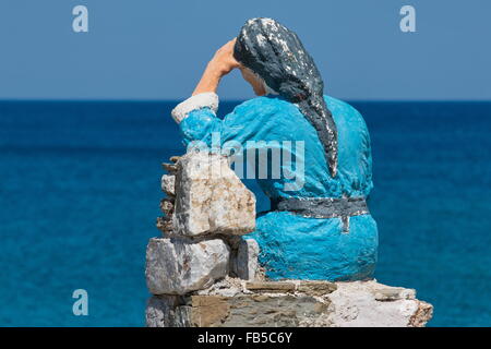 Statue de femme de pêcheur, Karpathos, Grèce, Diafani Banque D'Images