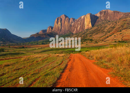 Le Massif du Tsaranoro, Parc National d'Andringitra, Madagascar. Banque D'Images