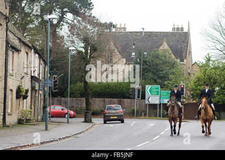 New Years day Fox hunt dans le village de Cotswold Stow on the wold Angleterre Banque D'Images