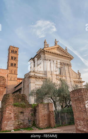 Santa Francesca Romana, précédemment connu sous le nom de Santa Maria Nova, est une église de Rome, Italie, situé près du Forum romain dans e Banque D'Images