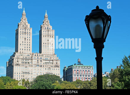 États-unis d'Amérique, USA : l'horizon de New York avec le San Remo, célèbre depuis 1930, vu de Central Park Banque D'Images