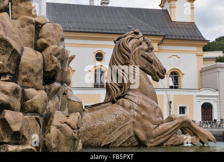 Residenz fragment célèbre fontaine à Salzbourg. L'Autriche. Banque D'Images