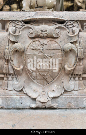 Armoiries de l'ancienne à la célèbre fontaine Residenz à Salzbourg, Autriche. Banque D'Images