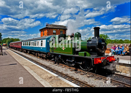 Pas de classe 14xx 1450 à North Weald station sur le chemin de fer d'Epping Ongar Banque D'Images