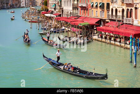 Gondole sur le Grand Canal (Canal Grande), Venise, Italie, l'UNESCO Banque D'Images