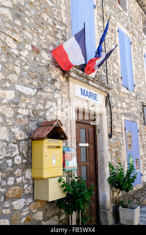 La Mairie (Town Hall) dans le village de Aigueze dans la région Languedoc-Roussillon France Banque D'Images