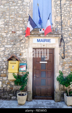 La Mairie (Town Hall) dans le village de Aigueze dans la région Languedoc-Roussillon France Banque D'Images