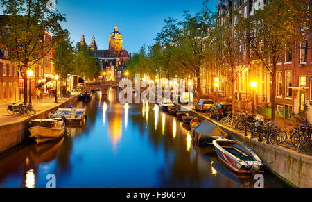 Amsterdam, Eglise Saint Nicolas à soir - Hollande, Pays-Bas Banque D'Images