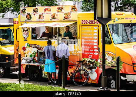 Donateurs DC Alimentation Halal Camion, Farragut Square, 17th Street NW, Washington, DC Banque D'Images