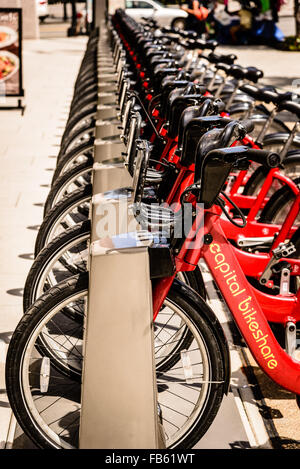 Bicyclettes Bikeshare Capital en rack, G Street NW, Washington DC Banque D'Images