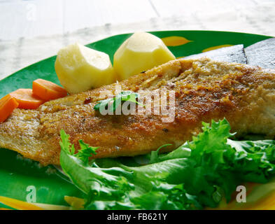 Gebakken sliptong - friture de poissons la sole commune. La cuisine néerlandaise Banque D'Images