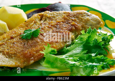 Gebakken sliptong - friture de poissons la sole commune. La cuisine néerlandaise Banque D'Images