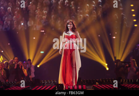 Berlin, Allemagne. 9 janvier, 2016. Andrea BERG présentant la chanson à l'émission de télévision Das grosse Fest der besten avec Florian Silbereisen dans le Velodrom à Berlin Crédit : Peter Schatz/Alamy Live News Banque D'Images