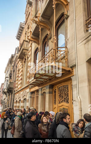 L'attente dans la ligne à l'extérieur Musée Horta Bruxelles Musée Horta le secteur maison de style Art Nouveau et le studio de l'architecte Victor Horta. Banque D'Images