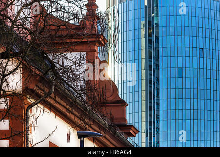 L'Église Réformée de France et tour de la ville de Offenbach am Main, près de Francfort, Hesse, Allemagne Banque D'Images