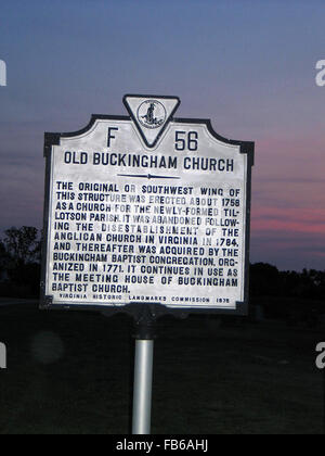 Vieille église de Buckingham l'original ou d'aile sud-ouest de la structure a été érigée sur 1758 comme une église pour la nouvelle paroisse Tillotson. Elle a été abandonnée à la suite de la dissolution de l'Église anglicane en Virginie en 1784, et par la suite a été acquis par la congrégation baptiste de Buckingham, organisée en 1771. Il continue à utiliser en tant que réunion chambre de Buckingham Baptist Church. Virginia Historic Landmarks Commission, 1975 Banque D'Images