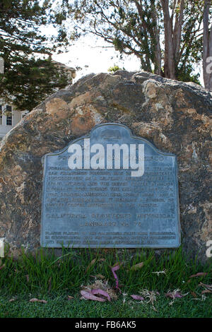 PRESIDIO DE SAN FRANCISCO créée officiellement le 17 septembre 1776, le Presidio de San Francisco a été utilisé comme un quartier général militaire de l'Espagne, le Mexique et les États-Unis. Il s'agissait d'un poste de commandement majeur pendant la Guerre du Mexique, guerre civile, Guerre hispano-américaine, les guerres mondiales I et II, et la guerre de Corée, et reste un symbole de l'autorité des États-Unis dans le Pacifique. Californie inscrit Monument Historique n° 79 Plaque placée par la California State Park Commission, en coopération avec la Commission d'histoire de la Californie et de l'armée américaine, le 18 septembre 1965 Banque D'Images