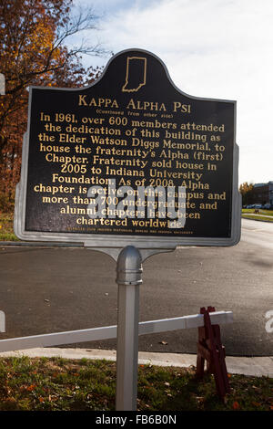 KAPPA ALPHA PSI (Suite de l'autre côté) En 1961, plus de 600 membres ont assisté à l'inauguration de ce bâtiment que l'Aîné Watson Diggs Memorial, à la maison de la fraternité Alpha (premier chapitre). La fraternité vendu maison en 2005 à la fondation de l'Université de l'Indiana. En 2008, Alpha chapter est actif sur ce campus et plus de 700 étudiants de premier cycle et d'anciens ont été affrétés dans le monde entier. Installé 2008 Bureau d'histoire de l'Indiana et Indiana University Banque D'Images