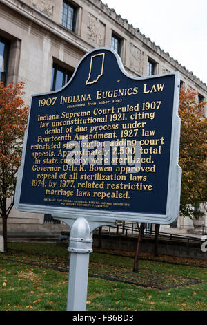 1907 L'eugénisme INDIANA LAW (Suite de l'autre côté de l'Indiana) Cour suprême a jugé inconstitutionnelle la loi 1907 1921, citant le refus d'application régulière de Quatorzième amendement. La loi de 1927 a rétabli la stérilisation, l'ajout d'appel devant les tribunaux. Environ 2 500 total dans la région de détention ont été stérilisés. Gouverneur Otis R. Bowen a approuvé l'abrogation de toutes les lois de stérilisation 1974 ; en 1977, les lois restrictives mariage abrogé. Installé 2007 Bureau d'histoire de l'Indiana, l'Université d'Indiana, et de l'Indiana University Foundation. Banque D'Images