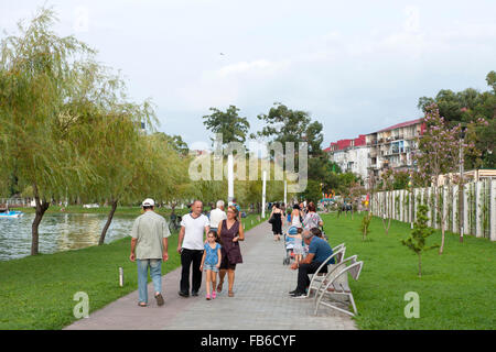 Georgien, Batumi, Spaziergänger am Nuri-Geli-Voir im Park des 6. Mai Banque D'Images