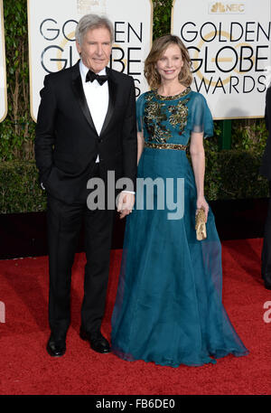 Los Angeles, Californie, USA. 10 janvier, 2016. Harrison Ford et Cailista Flockhart arrive au Golden Globes, Los Angeles, CA : Crédit Sydney Alford/Alamy Live News Banque D'Images