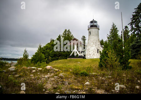 Vieux phare de Presque Isle. Le vieux phare de Presque Isle sur la rive du lac Huron. Banque D'Images