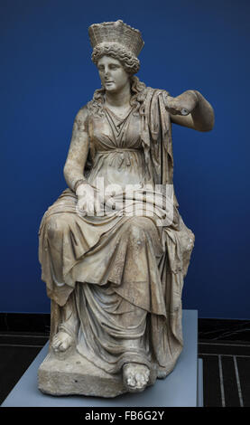 Kybele. Formiae en Campanie. C. C.-B. 60. En. L'Oriental mère-goddes était adoré en Italie à partir de 204 BC. Il est représenté assis sur un trône flanqué de lions. Ny Carlsberg Glyptotek. Copenhague, Danemark. Banque D'Images