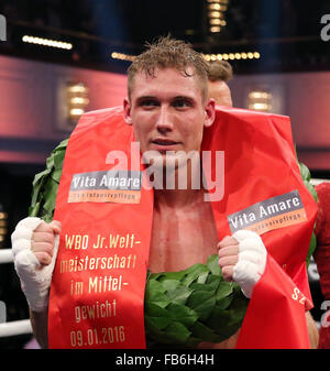 Berlin, Allemagne. Jan 9, 2016. Jan MEISER (Allemagne).WBO Championnat du Monde Jeunesse, .Jan Meiser (Allemagne) vs Szablocs SZABO (HHungary), .Berlin, Hôtel Maritim, 9 janvier 2016, l'actuel .WBO championJan Meiser - jusqu'à présent invaincu - défend son titre avec un nul contre l'Szabolcs Hongrois SZABO © Wolfgang Fehrmann/ZUMA/Alamy Fil Live News Banque D'Images