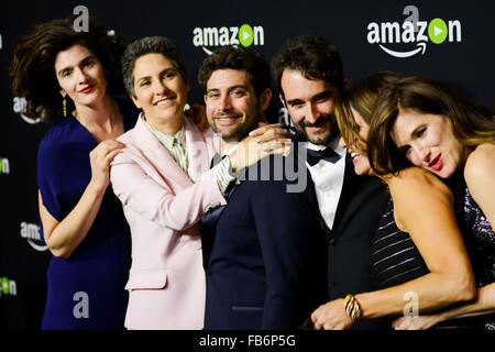 Gaby Hoffmann, Jill Soloway, Joe Lewis, Jay Duplass, tout Landecker, Kathryn Hahn aux arrivées pour Amazon's Golden Globe Celebration, Stardust Ballroom au Beverly Hilton Hotel, Los Angeles, CA, 10 janvier 2016. Photo par : Sara Cozolino/Everett Collection Banque D'Images