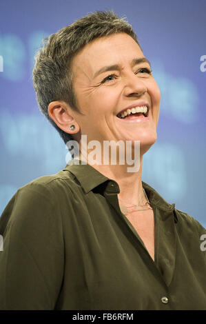 Bruxelles, Bxl, Belgique. Jan 11, 2016. Margrethe Vestager, commissaire européenne pour la concurrence donne à la conférence de presse sur les bénéfices excédentaires ''Belge'' de la taxe professionnelle au siège de la Commission européenne à Bruxelles, Belgique Le 11.01.2016 Le Commissaire a annoncé que l'impôt belge bénéfice excédentaire est illégale, et demande de €700m de récupération par Wiktor Dabkowski Wiktor Dabkowski/crédit : ZUMA Wire/Alamy Live News Banque D'Images