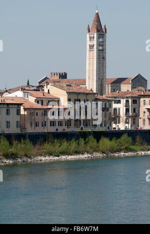 Vue de la Basilique San Zeno Maggiore, Vérone, Vénétie, Italie Banque D'Images