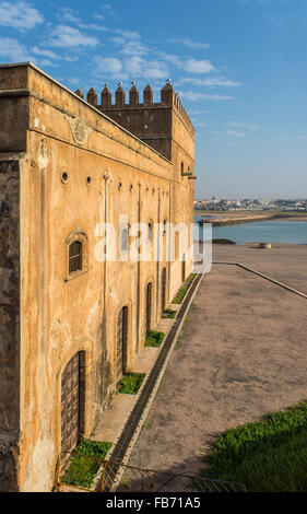 Fort de Kasbah des Udayas et Bou Regreg river. Ce Riad est un petit complexe fortifié et un symbole de l'almohade. Rabat. Banque D'Images