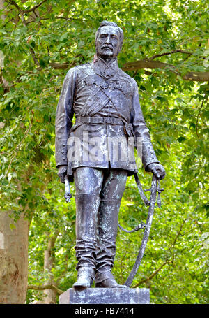 Londres, Angleterre, Royaume-Uni. Statue : Field Marshal Sir John Fox Burgoyne (1782-1871) dans la région de Waterloo Place. Par Sir Joseph Edgar Boehm (1877) Banque D'Images