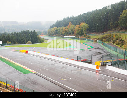 Close up of race piste ou sur route et la neige Banque D'Images