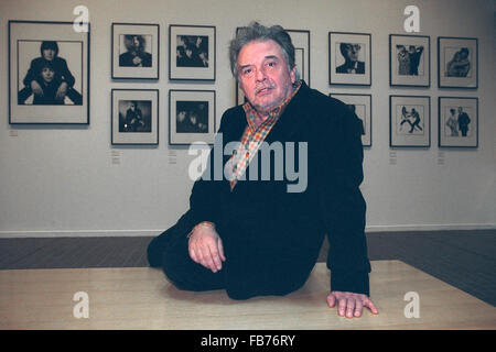 L'image montre le photographe David BAILEY À LA CONFÉRENCE PRÉPARATOIRE À L'OUVERTURE D'UNE SÉANCE DE PHOTOS DE SA DERNIÈRE exposition "BIRTH OF THE COOL" AU BARBICAN ART GALLERY, BARBICAN CENTRE DE LONDRES, ANGLETERRE Banque D'Images