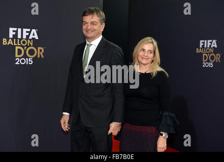 Zurich, Suisse. Jan 11, 2016. Jérôme Champagne arrive pour le FIFA Ballon d'Or 2015 Gala tenu au Kongresshaus de Zurich, Suisse, 11 janvier 2016. Photo : Patrick Seeger/dpa/Alamy Live News Banque D'Images