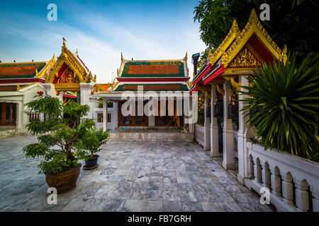 Le Wat Chakrawatrachawat historique Woramahawihan temple bouddhiste, à Bangkok, Thaïlande. Banque D'Images