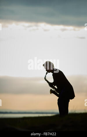 Journée BBC Music 'pour l'amour de la musique" Mur d'Hadrien, du son de la Bowness 2015 sur les marais de Solway beach Sarah Drummond Saxophonis Banque D'Images