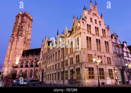 La Cathédrale Saint Rumbold à Mechelen en Belgique le matin Banque D'Images